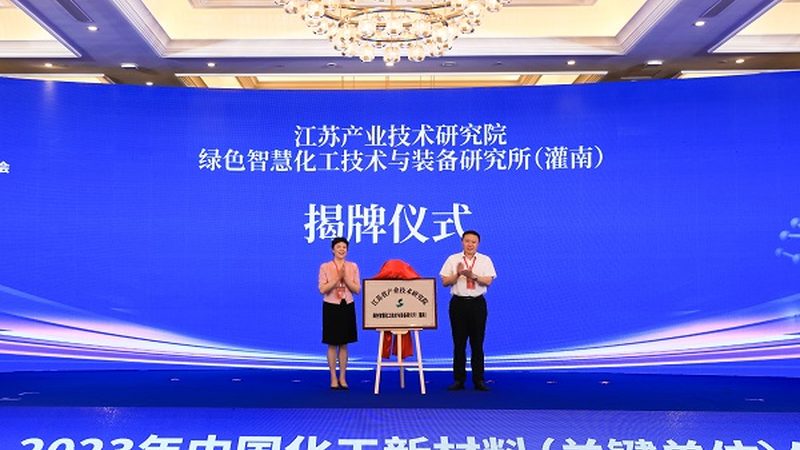 化工产品代理加盟与自营：差异解析与选择指南